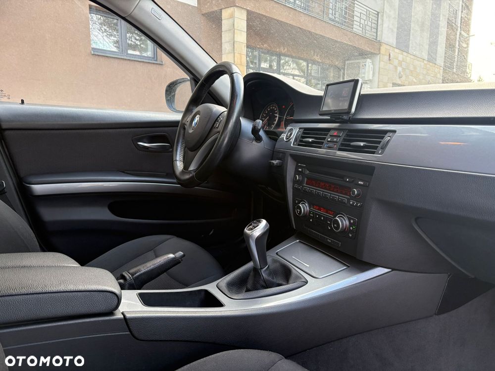 BMW Seria 3 318d - 15