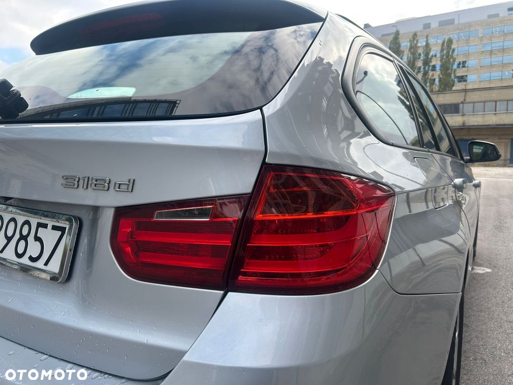 BMW Seria 3 318d Luxury Line - 25