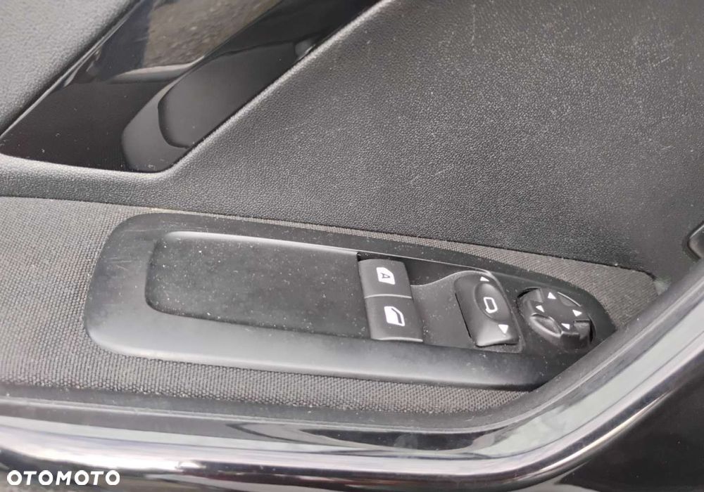Peugeot 208 - 10