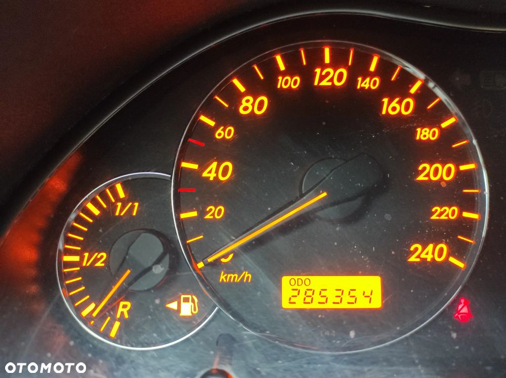 Toyota Avensis - 9