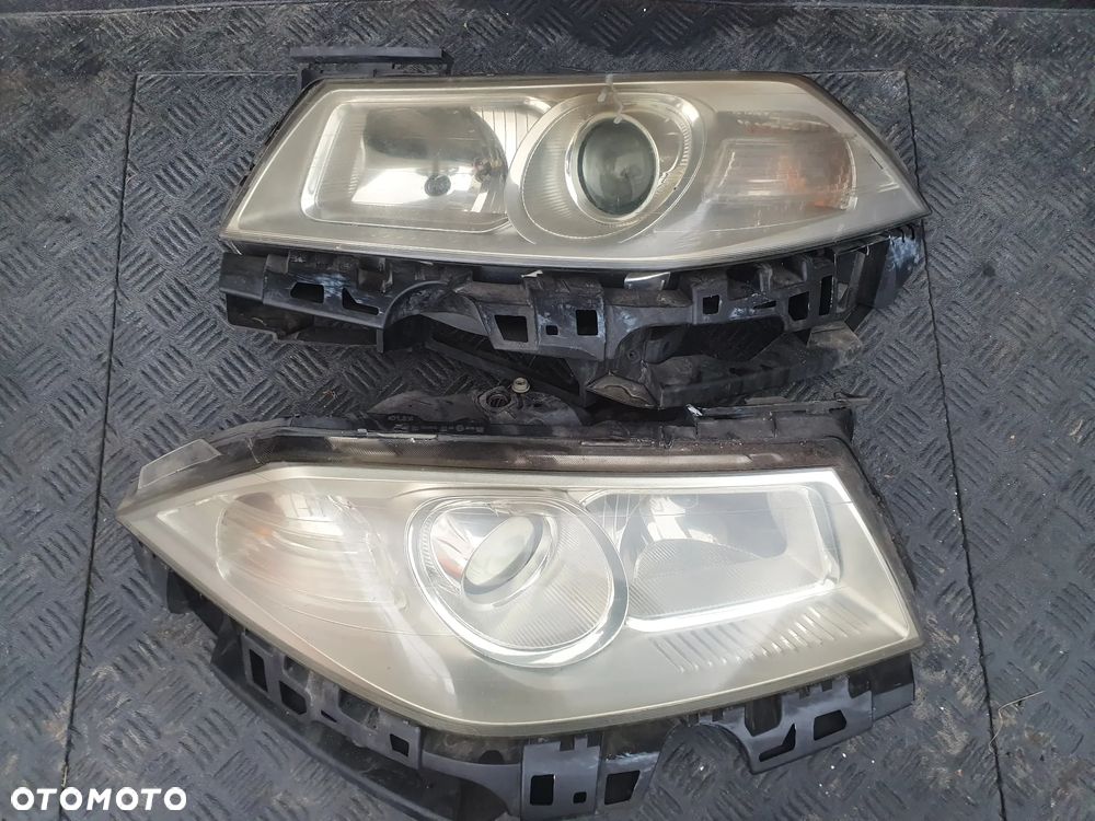 Renault Megane II lift Lampa lewy przód przednia lewa prawa przednia przód komplet 2 szt 8200412742 8200412741