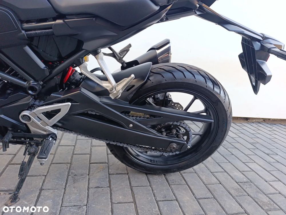 Honda CB - 16