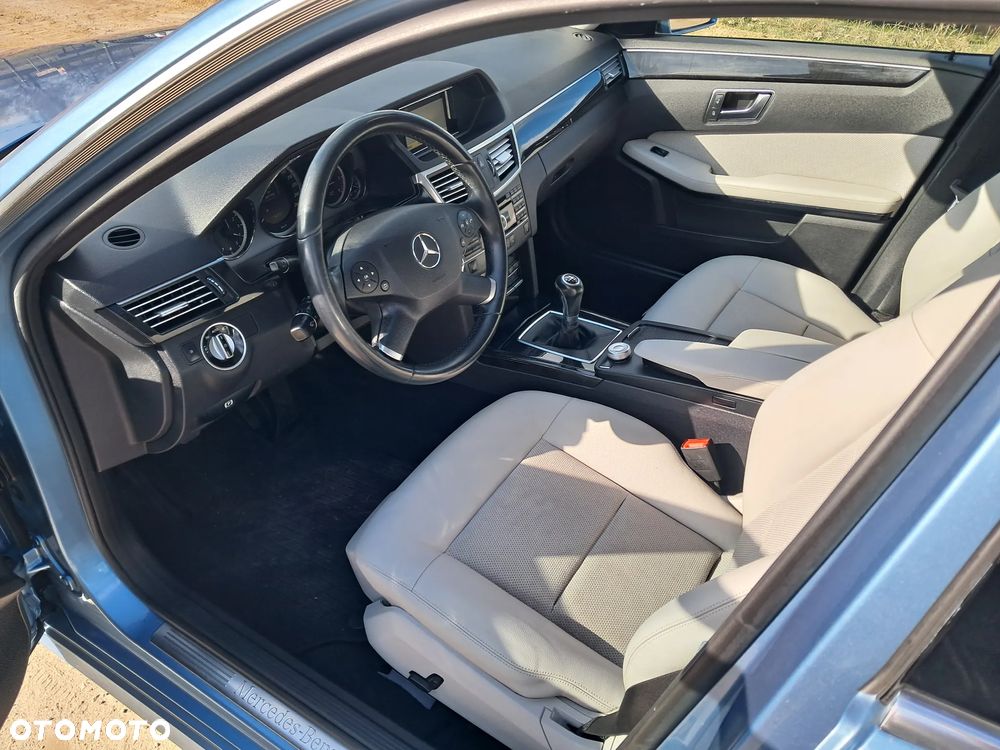 Mercedes-Benz Klasa E 220 CDI DPF BlueEFFICIENCY Elegance - 13