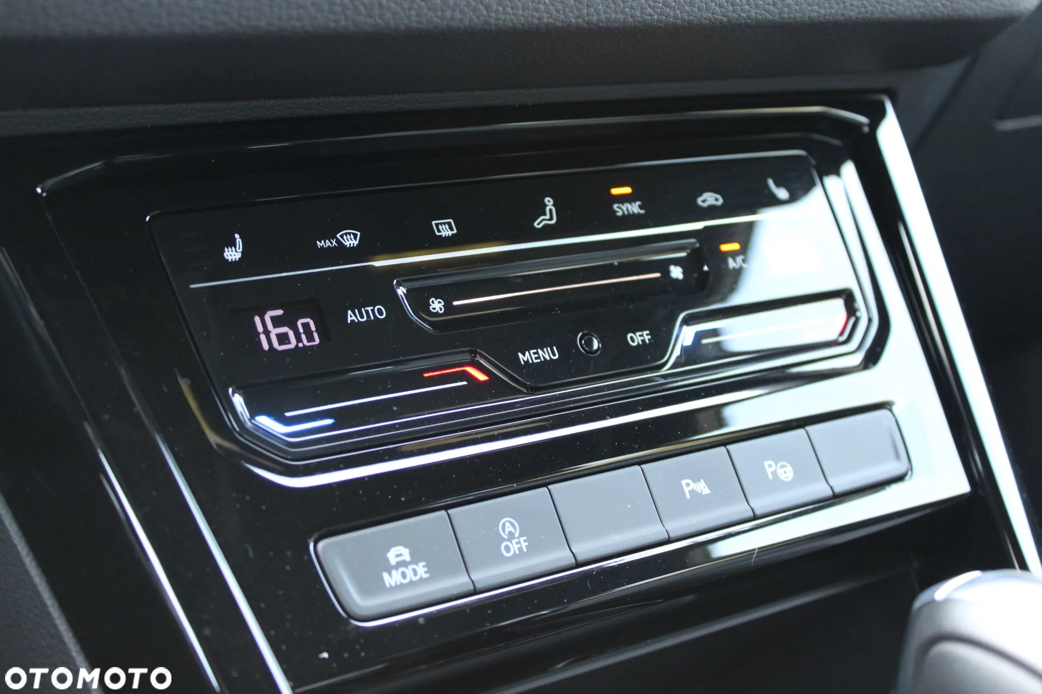 Volkswagen Touran 2.0 TDI BMT Highline DSG - 27