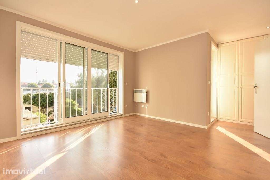 Moradia p/ reabilitar na Foz com jardim - Grande imagem: 4/14