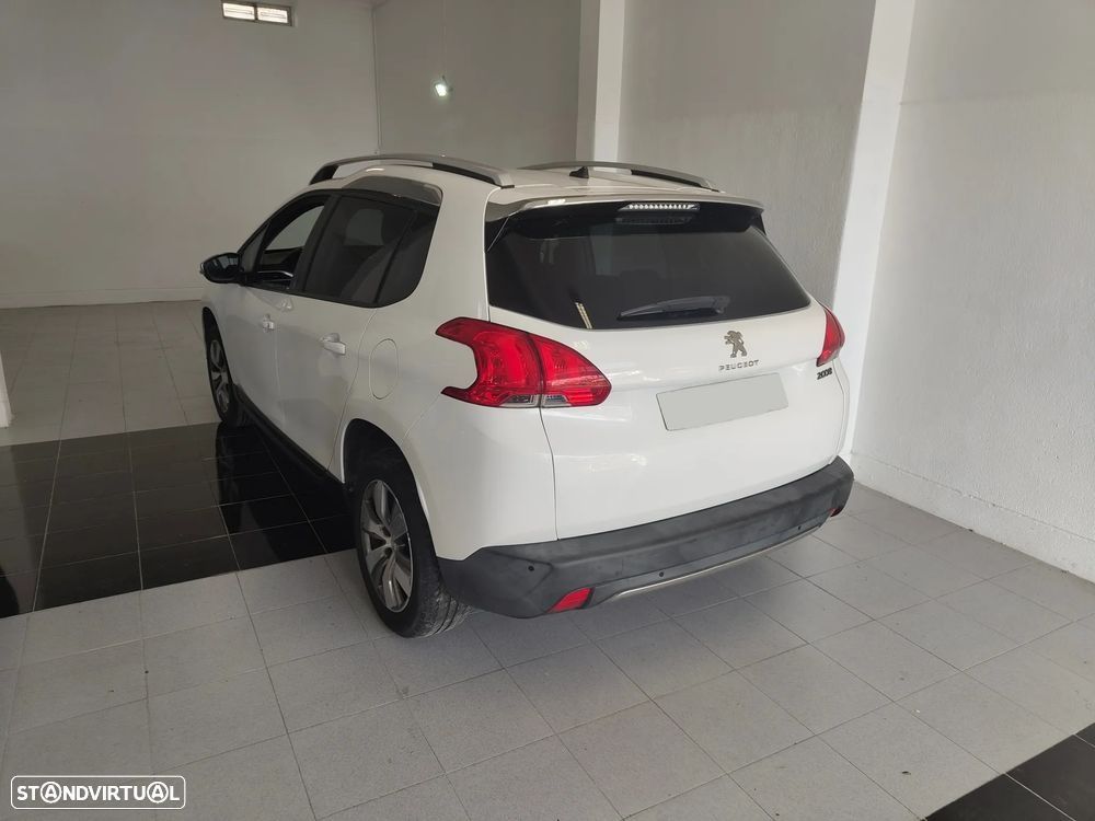 Peugeot 2008 1.2 PureTech Style - 4
