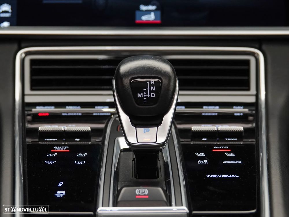 Porsche Panamera 4 E-Hybrid - 36