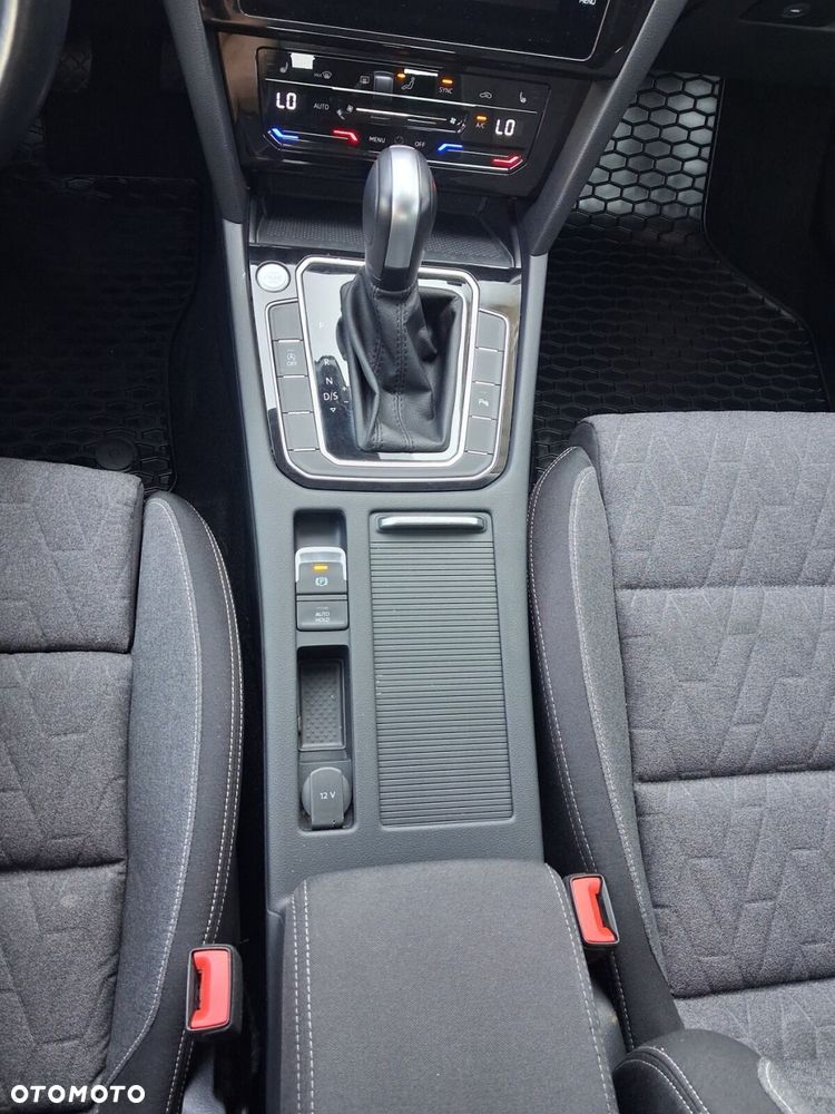 Volkswagen Passat - 28