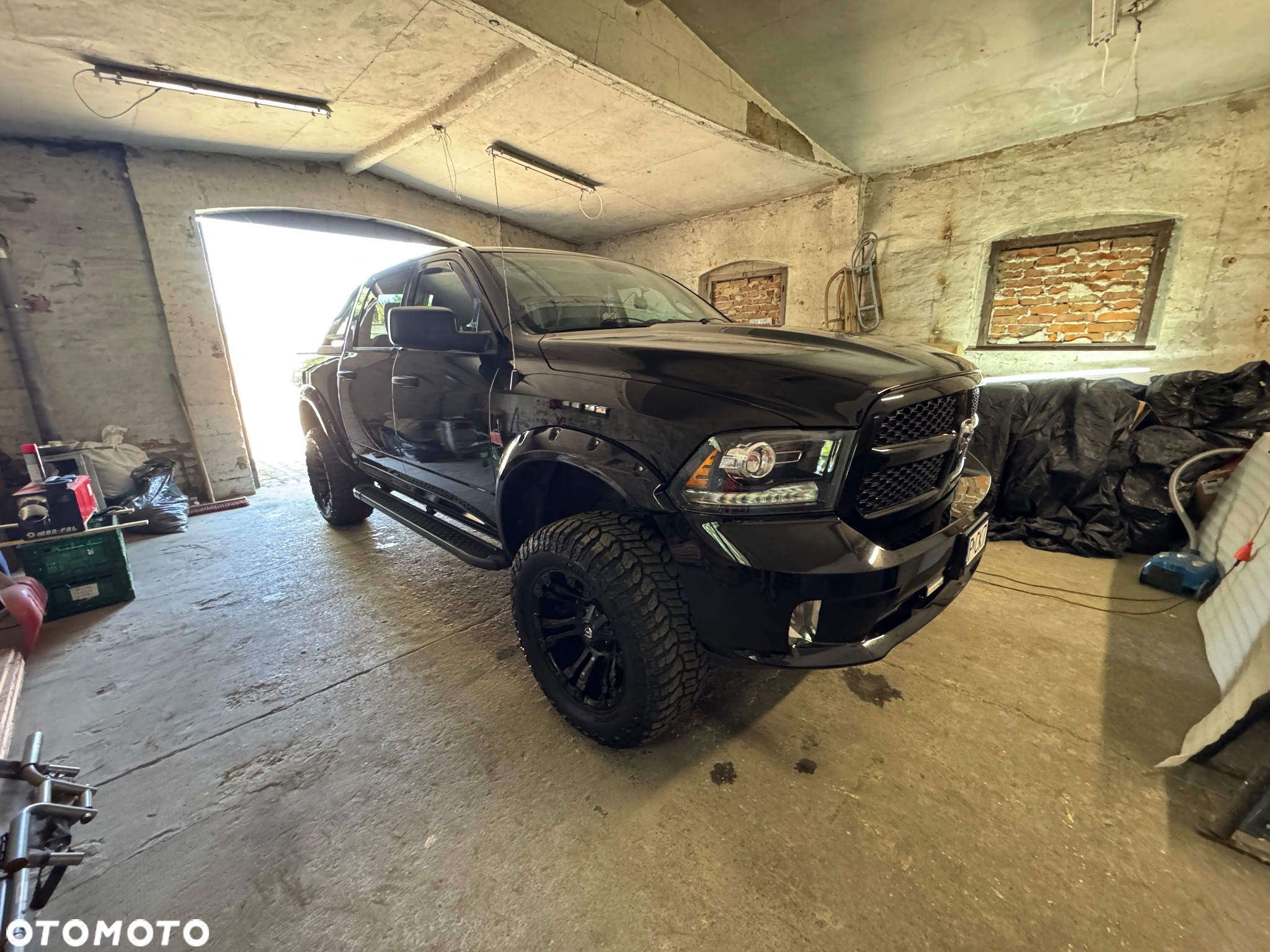 Dodge RAM 1500 5.7 4x4 - 16