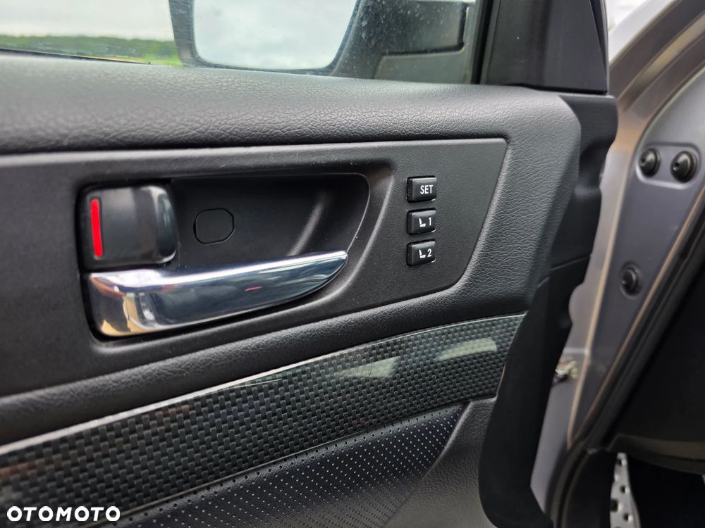 Subaru Legacy 2.5i GT - 11