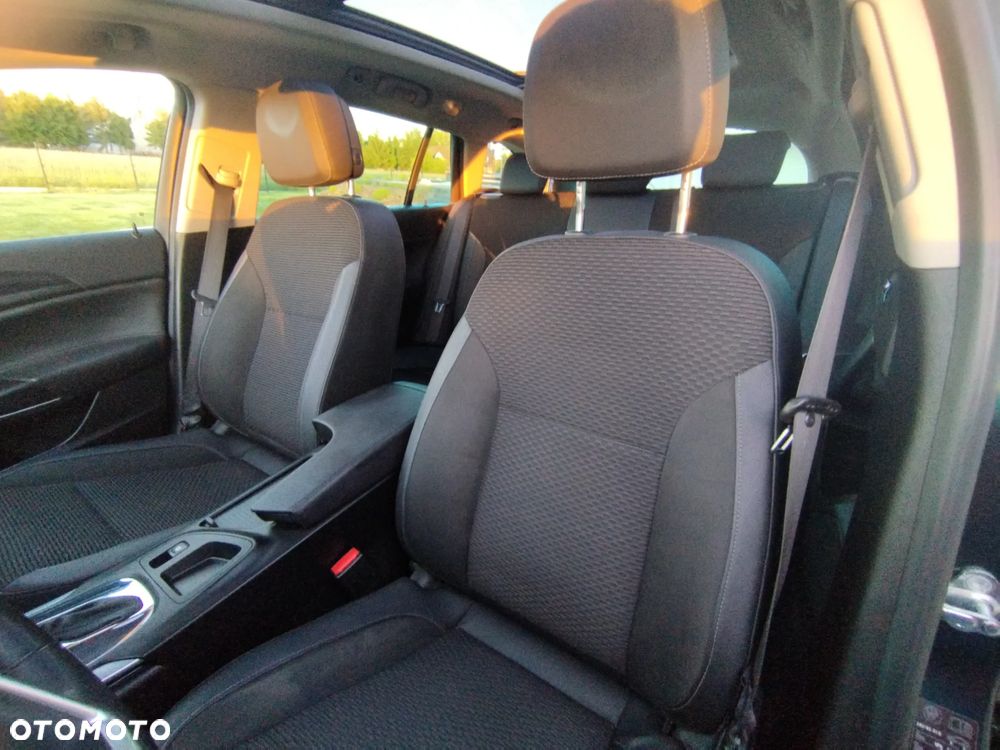 Opel Insignia - 25