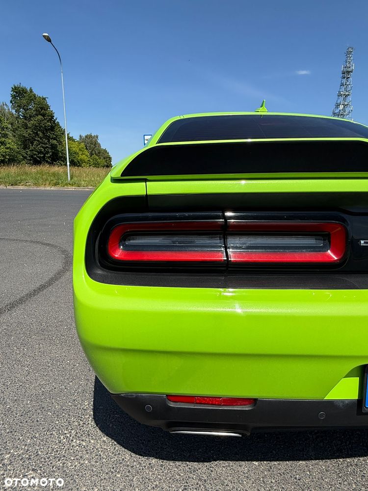 Dodge Challenger - 7