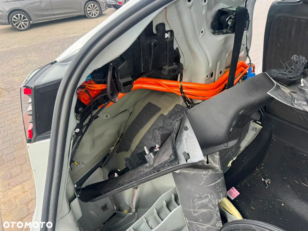 Tesla Model Y 62.5 Standard RWD - 36