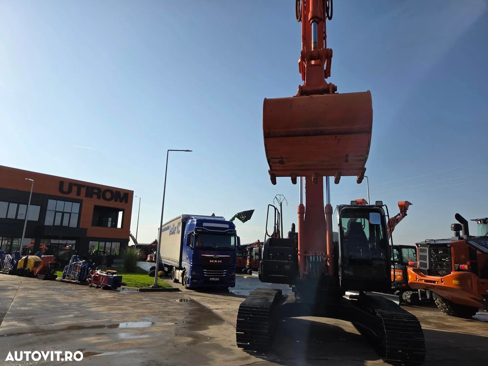 Hitachi ZX250LC-6, 2020, 4.294h, 28t, cupa NOUA 1,55mc, lant 95% bun doar 136h mars, Consum mediu 11l/h, 3 pompe hidr HITACHI, produs in JAPOANIA, inst picon pe brate, camera spate si laterale, Ad sapare 7,5m, posibil leasing, CA NOU-PROMOTIE 106.900 Eur - 16