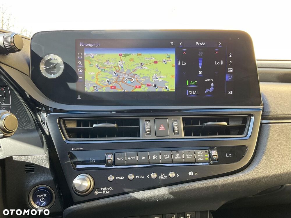 Lexus ES 300h Prestige - 29