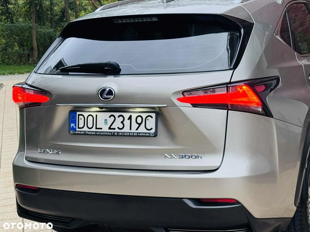 Lexus NX 300h Elite 2WD - 11