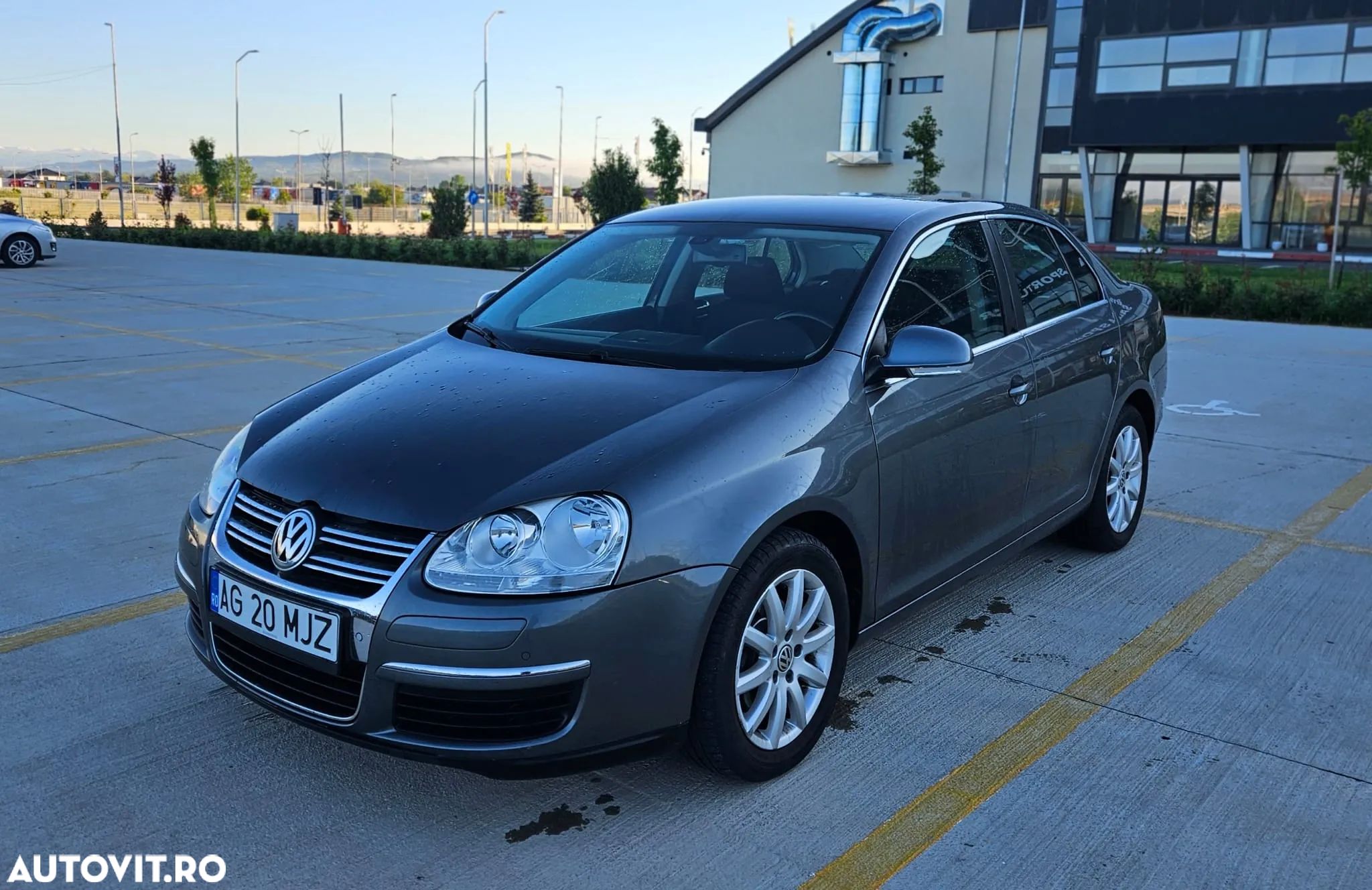 Volkswagen Jetta 1.6 TDI Blue Motion Technology Comfortline - 1