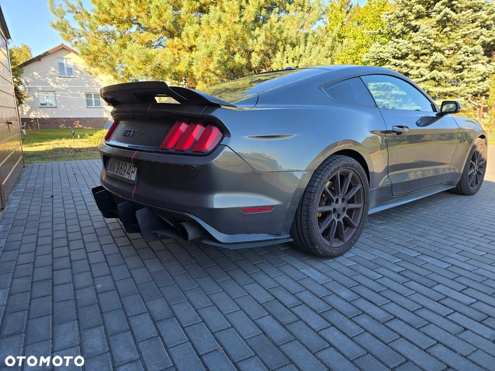 Ford Mustang - 4