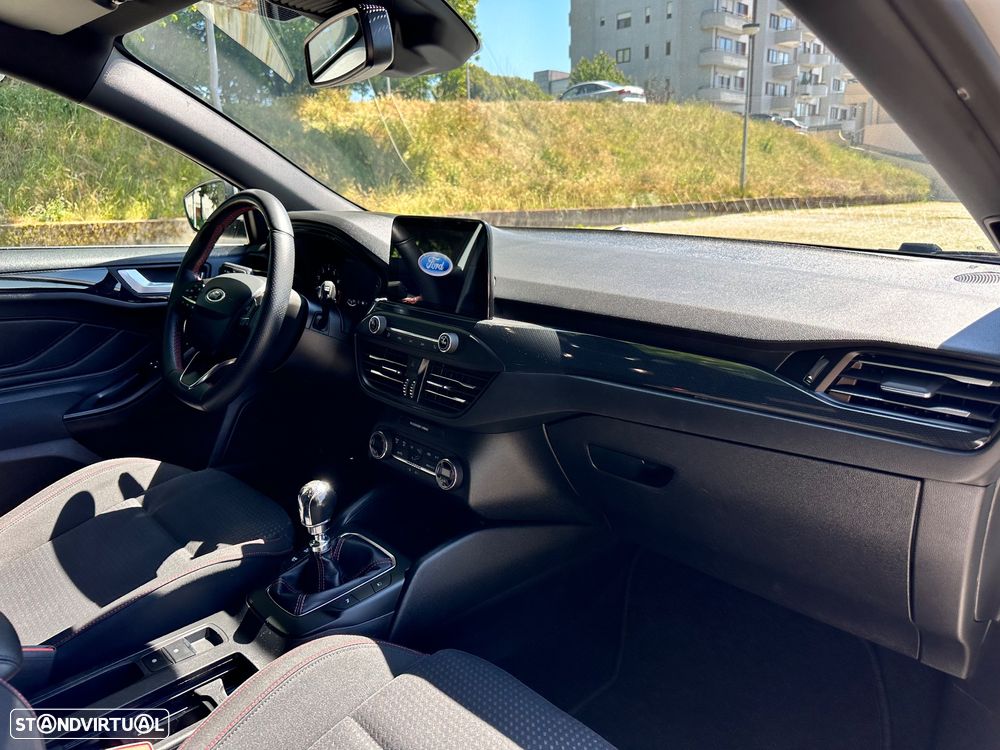 Ford Focus 1.0 EcoBoost S&S ST-LINE - 41