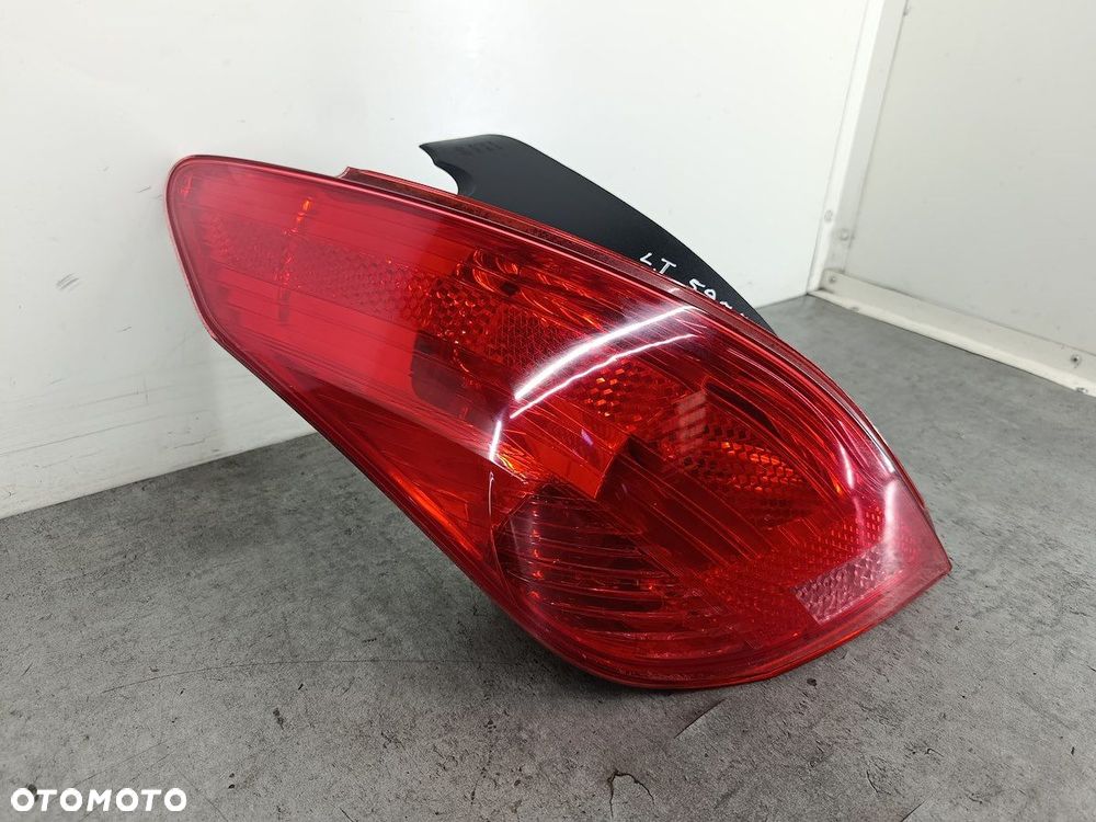 LAMPA TYLNA LEWA PEUGEOT 308 I 9680425980 HATCHBACK 3D - 2