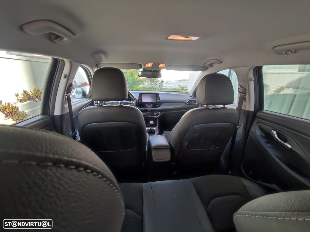 Hyundai i30 1.6 CRDI Comfort+Navi - 17
