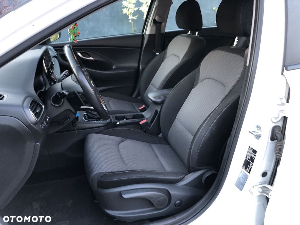 Hyundai i30 1.6 CRDi BlueDrive Comfort DCT - 10