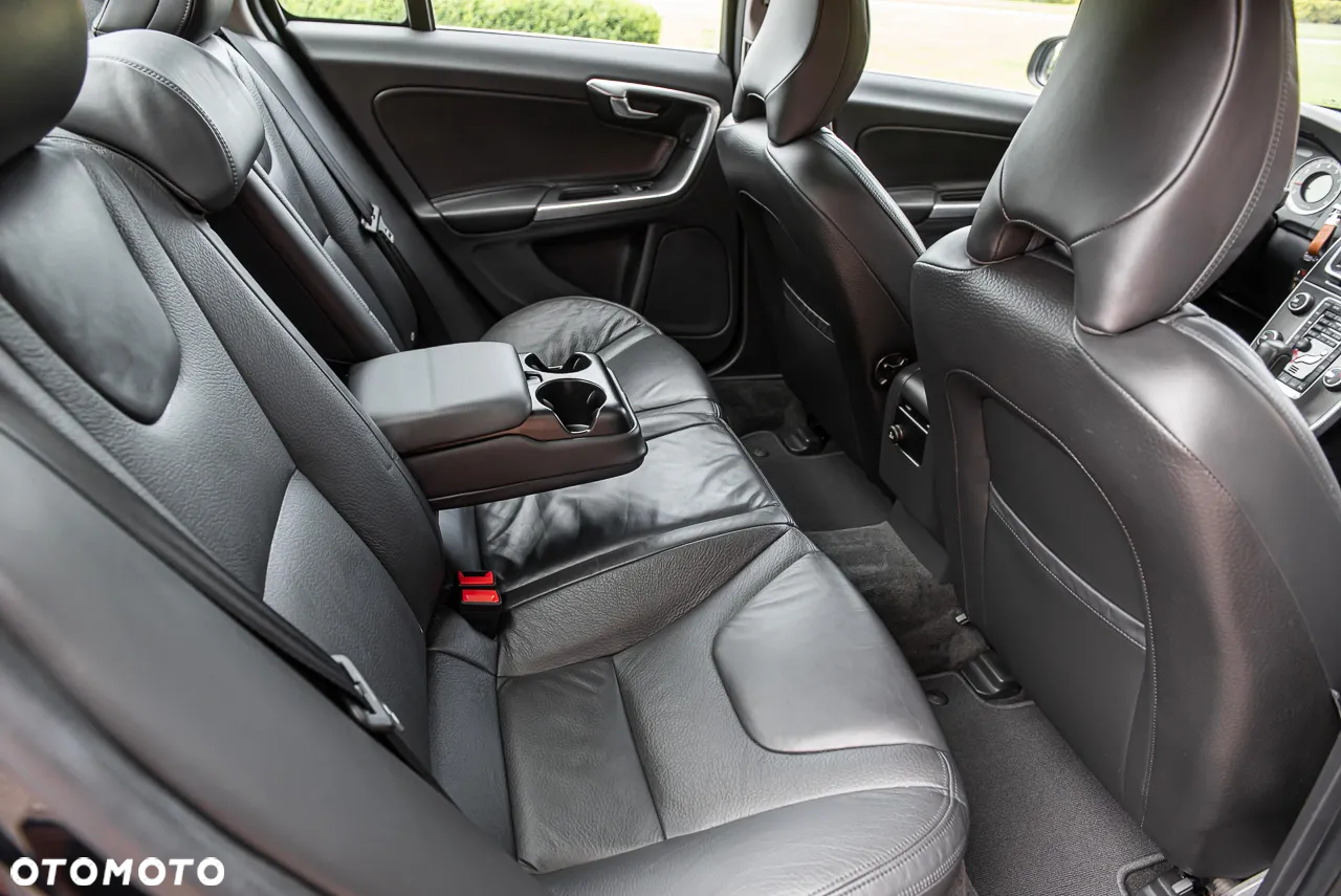 Volvo S60 T6 AWD Geartronic Summum - 33