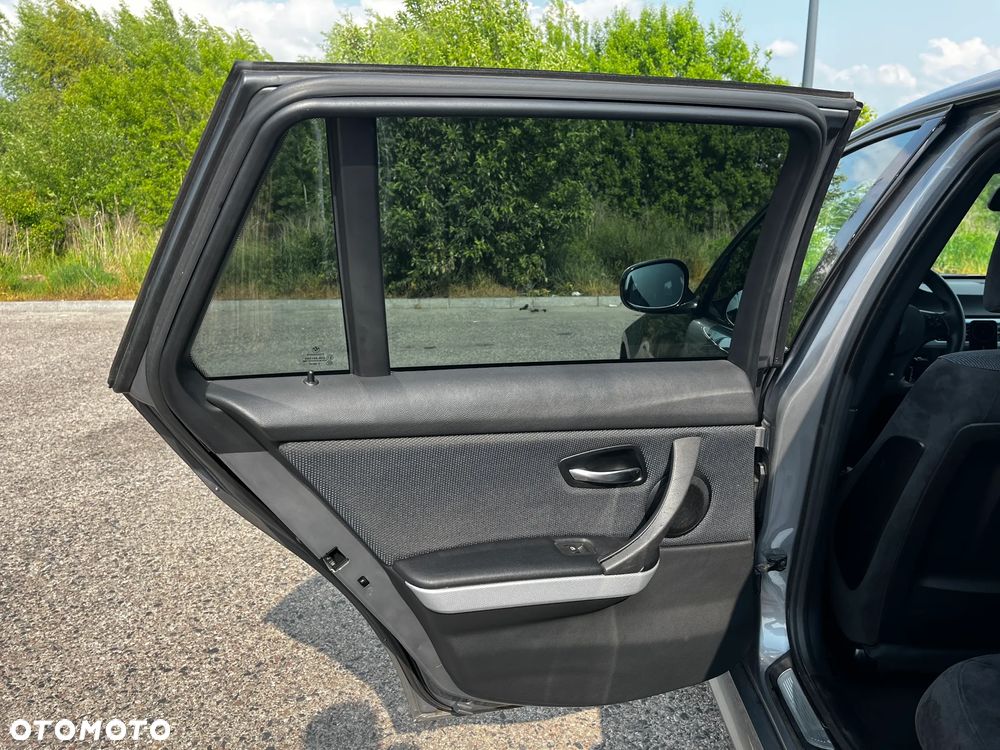 BMW Seria 3 318d Touring Sport Line - 22