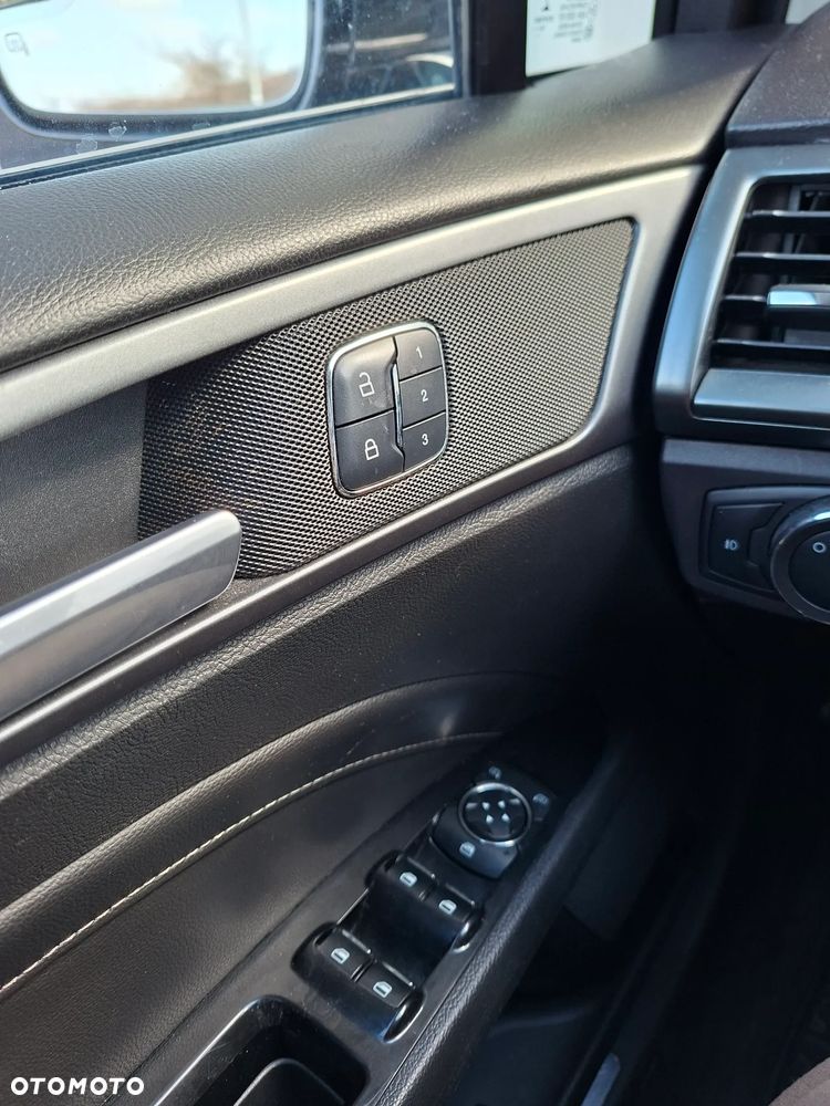 Ford Fusion - 11