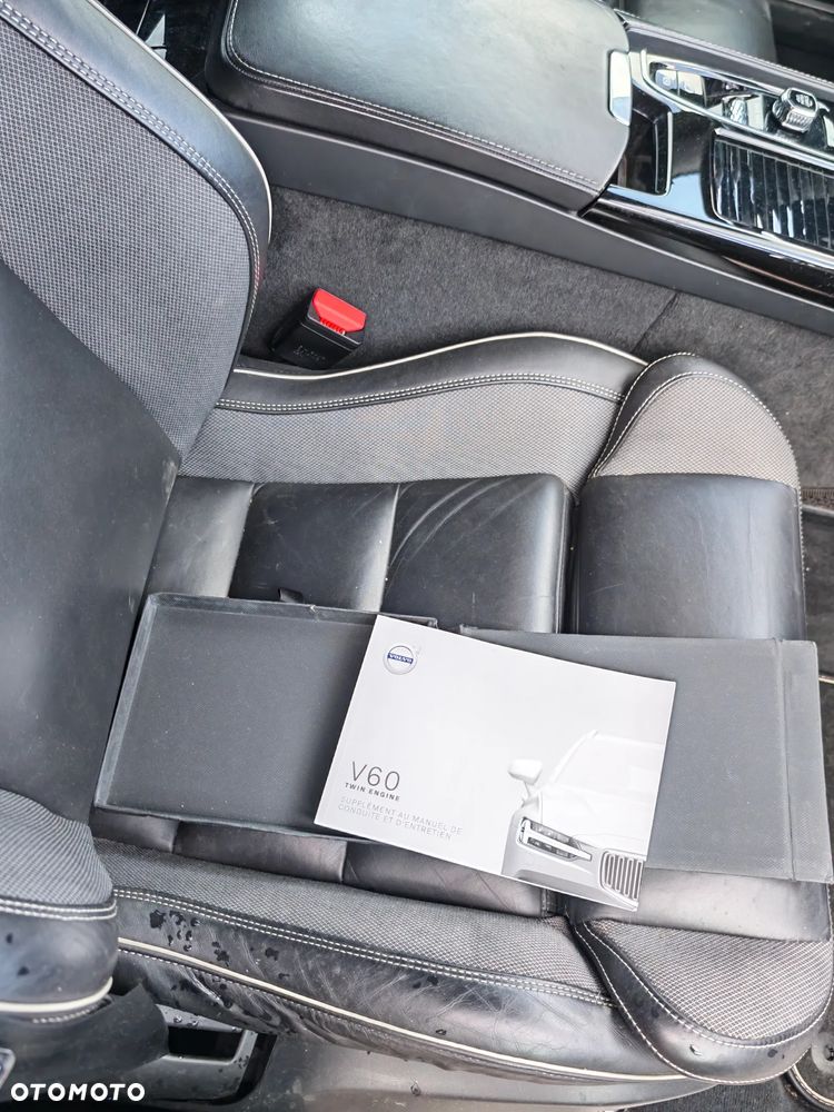 Volvo V60 T8 AWD Plug-In Hybrid R-Design - 31