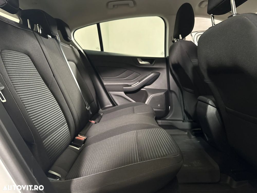 Ford Focus - 13