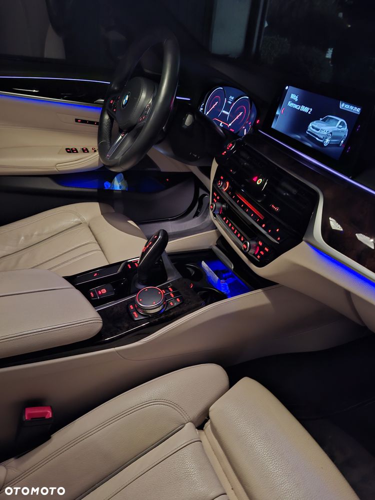 BMW Seria 5 M550i xDrive - 24