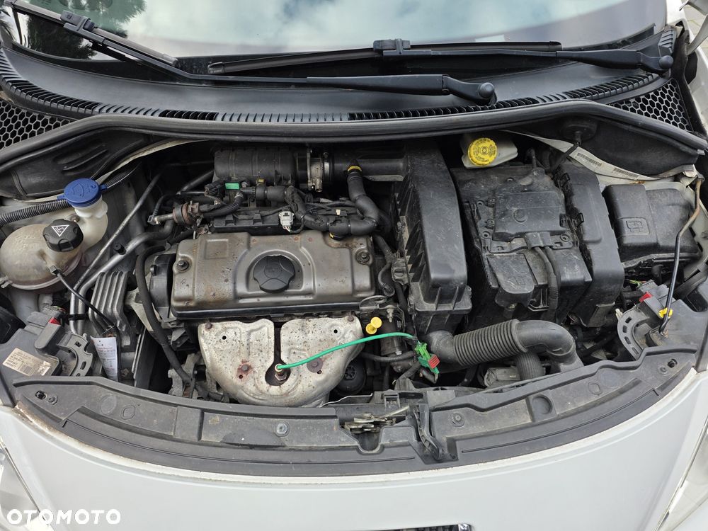 Peugeot 207 - 8