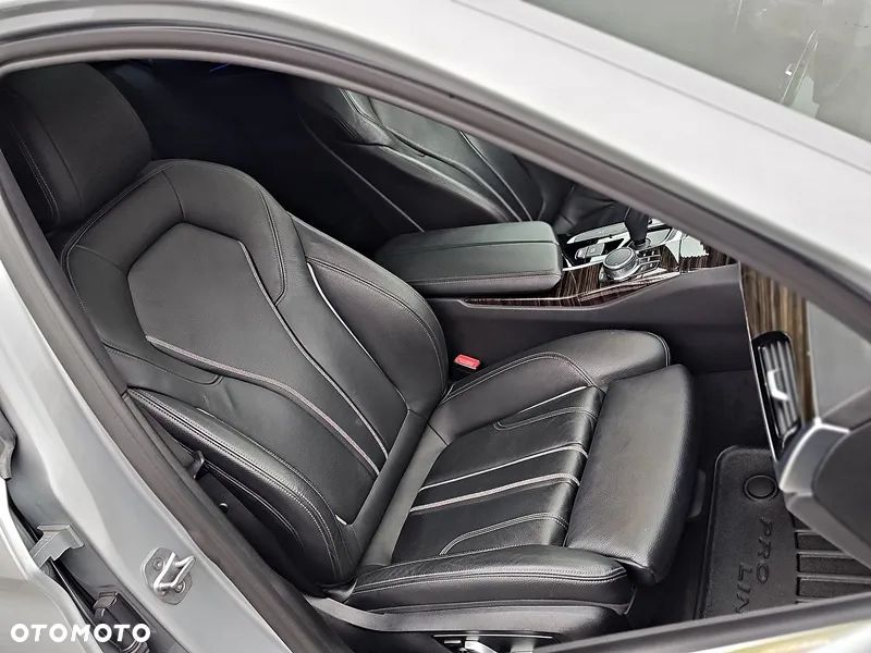 BMW Seria 5 530i xDrive Sport Line - 18