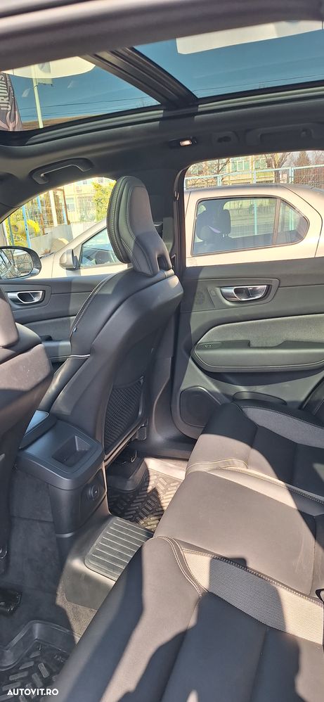 Volvo XC 60 T6 AWD Recharge Geartronic RDesign Expression - 23