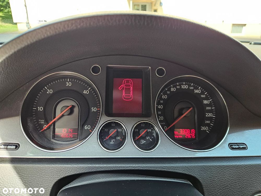 Volkswagen Passat 2.0 TDI Trendline DSG - 14