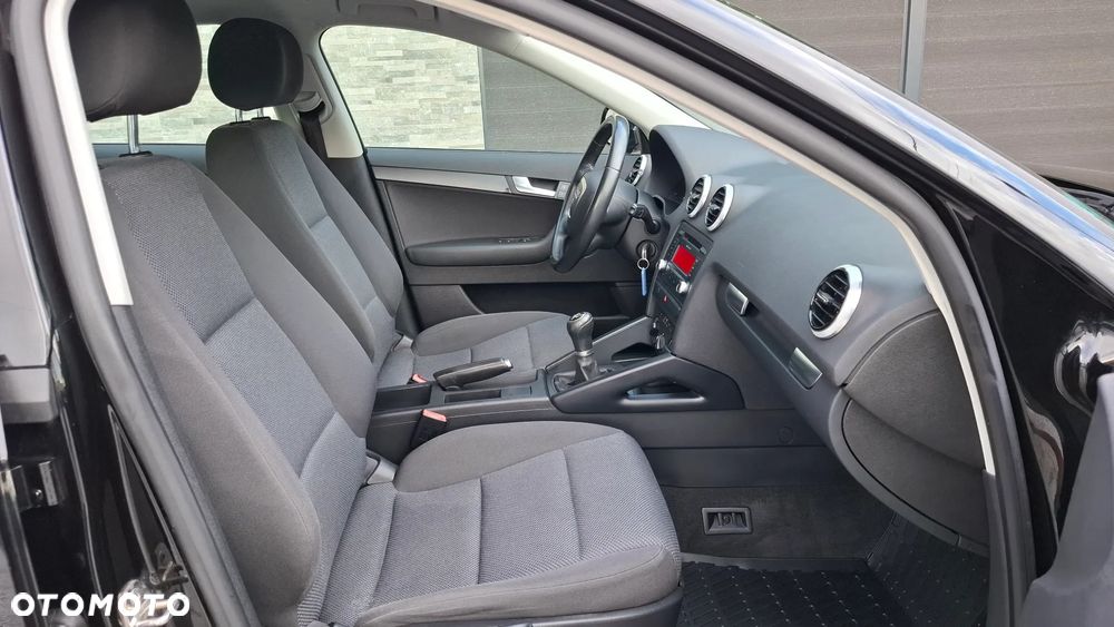 Audi A3 Sportback 1.6 Ambiente - 22