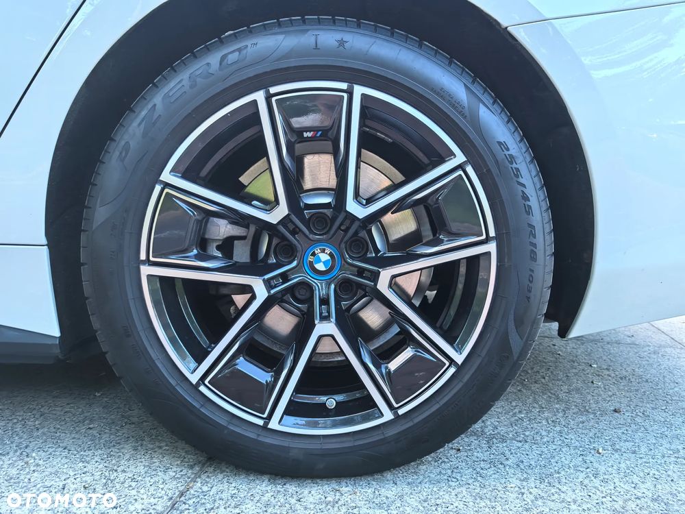 BMW i4 80.7kWh eDrive 35 M Sport - 9