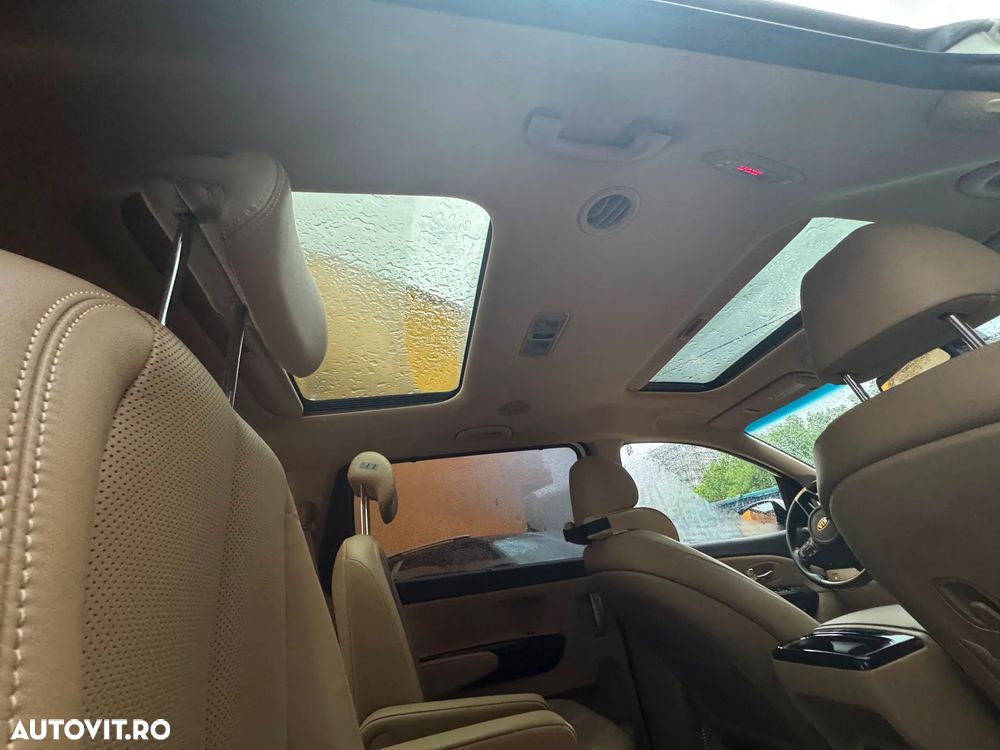 Kia Carnival - 21