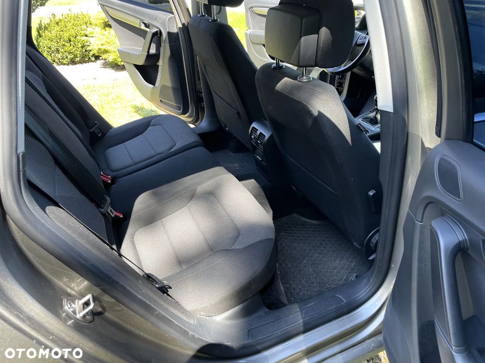 Volkswagen Passat 2.0 TDI Comfortline - 9