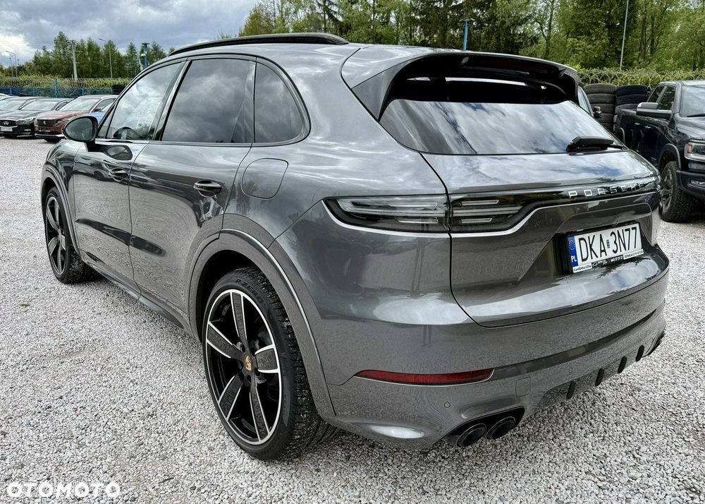 Porsche Cayenne - 4