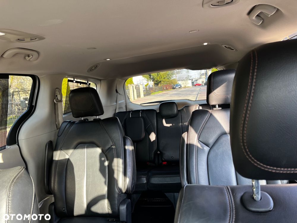 Chrysler Pacifica - 13