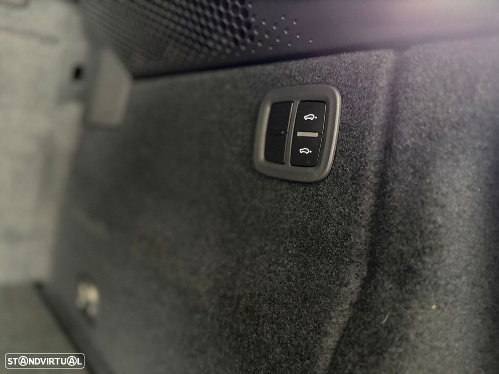 Porsche Macan Electric 4 - 32