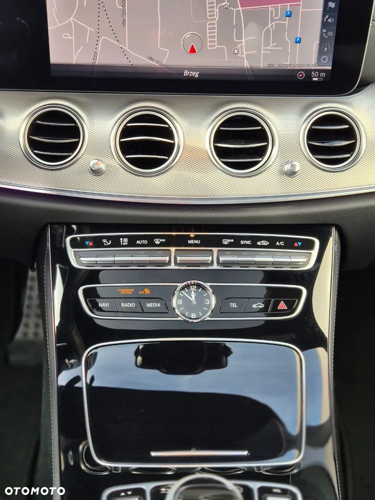 Mercedes-Benz Klasa E 220 d 4-Matic 9G-TRONIC - 20