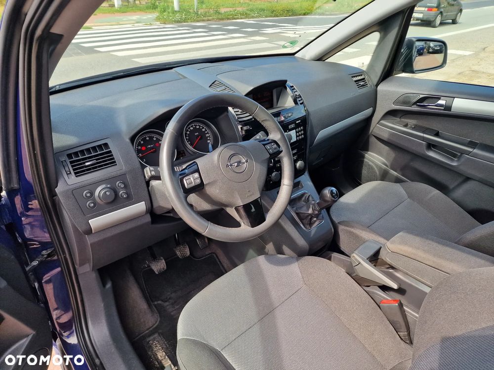 Opel Zafira 1.6 - 9