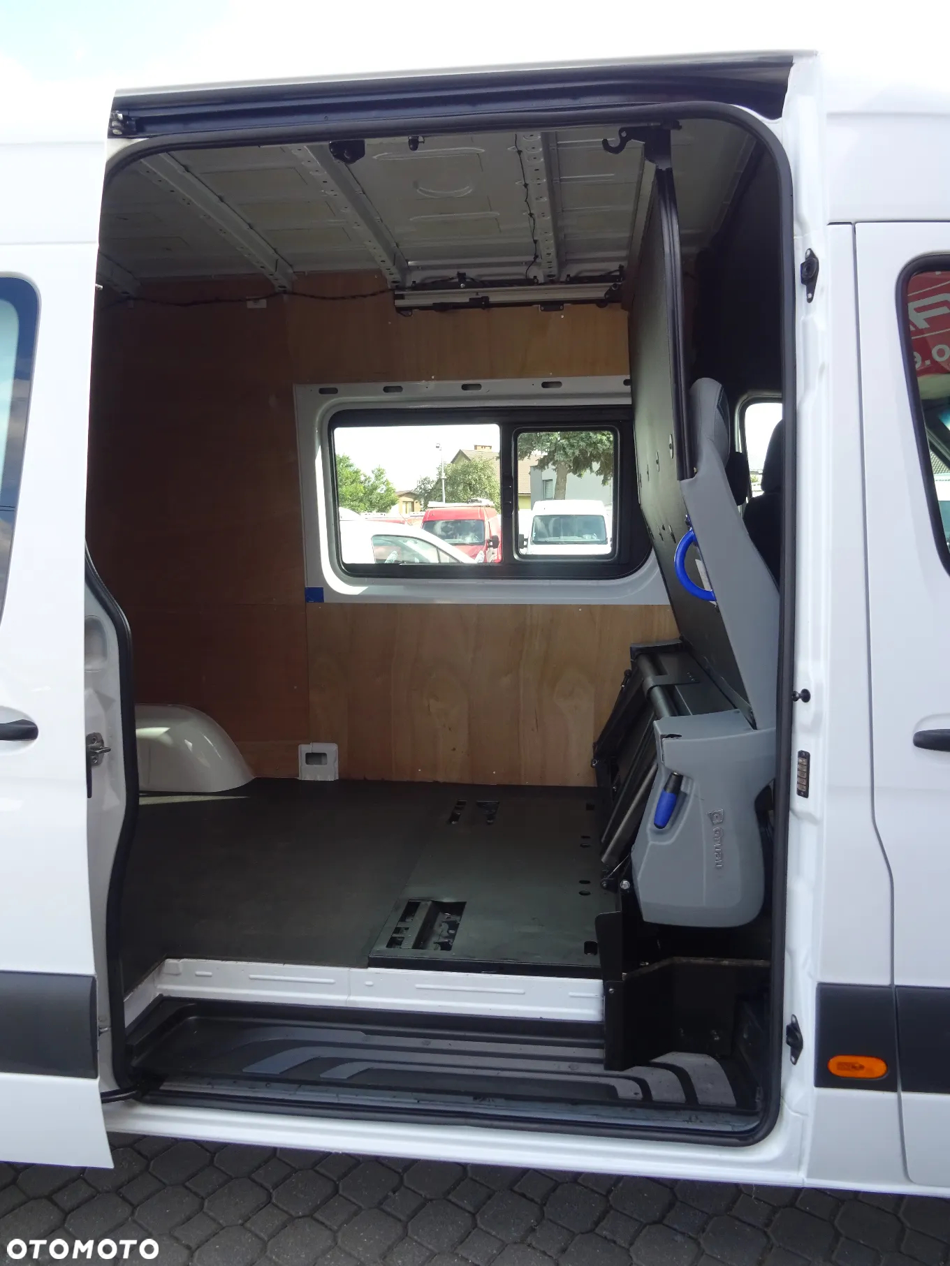 Mercedes-Benz Sprinter - 15