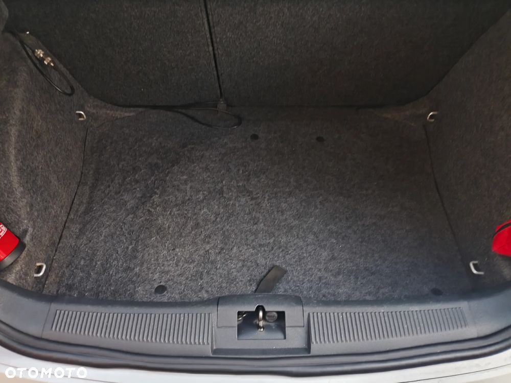 Skoda Fabia 1.4 16V Ice Ambiente - 11