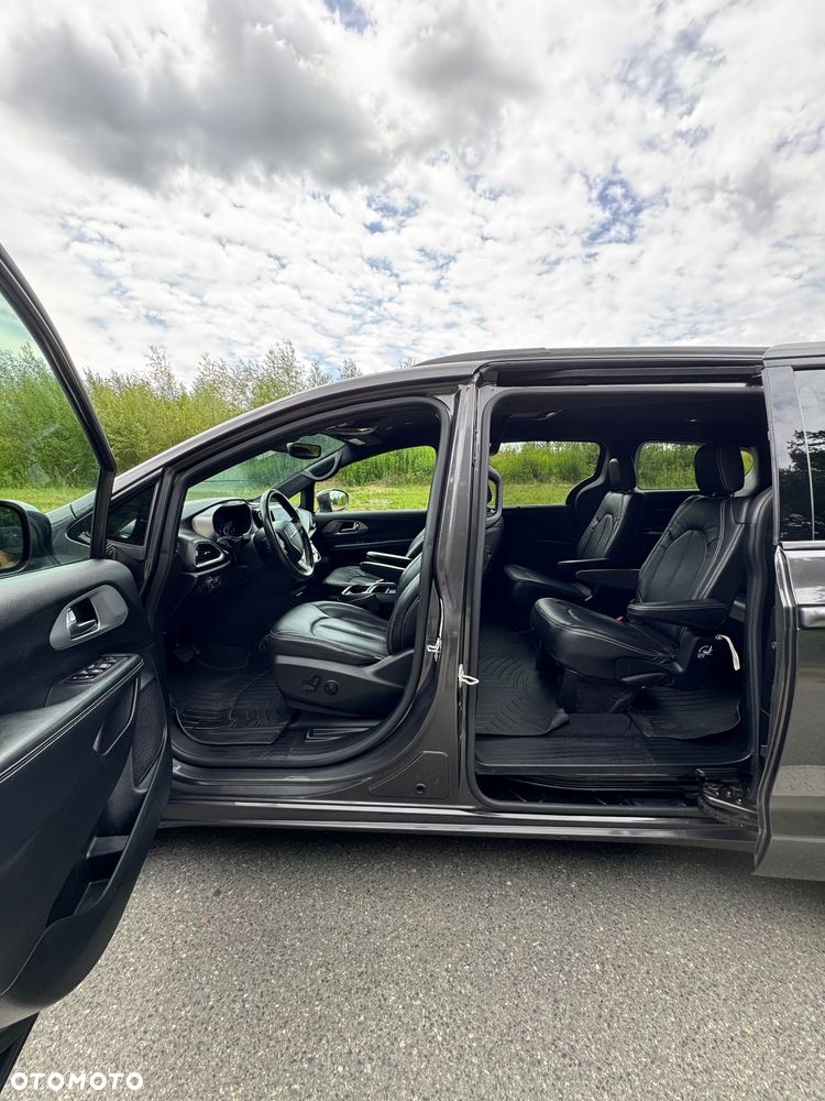 Chrysler Pacifica - 19