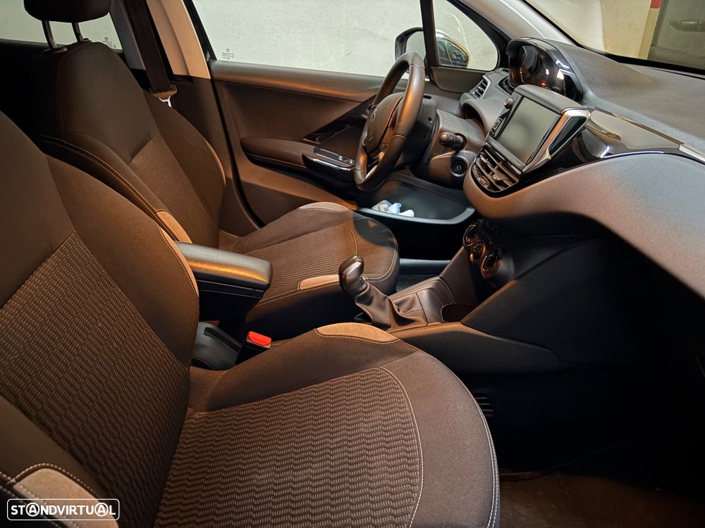 Peugeot 208 1.2 PureTech Style - 6