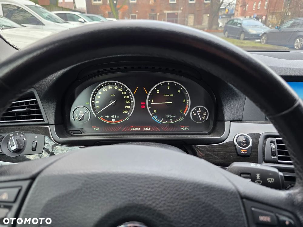 BMW Seria 5 525d - 16